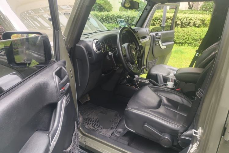 Used Jeep Wrangler 2015 3.0L Sahara Four-Door Comfort Edition Driver Seat