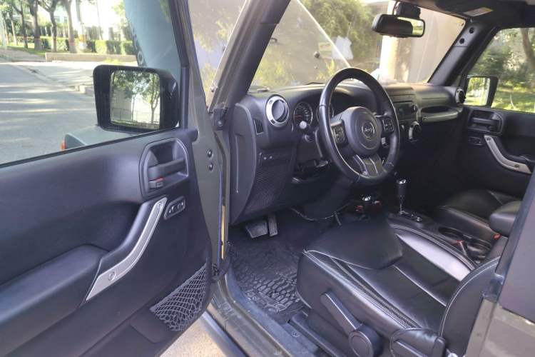 Used Jeep Wrangler 2015 3.6L Rubicon Two-Door Comfort Edition Driver Seat