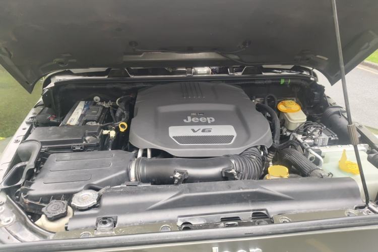 Used Jeep Wrangler 2015 3.0L Sahara Four-Door Comfort Edition Engine Bay
