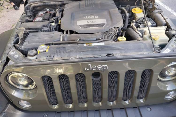 Used Jeep Wrangler 2015 3.6L Rubicon Two-Door Comfort Edition Engine Bay