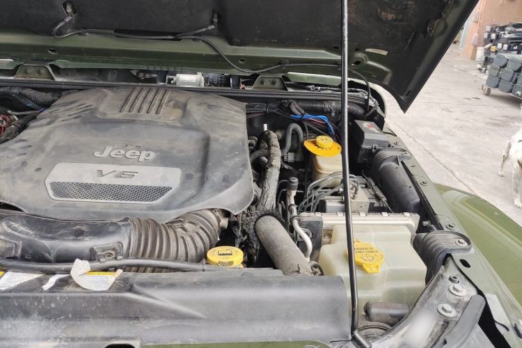 Used Jeep Wrangler 2015 3.0L Sahara Four-Door Comfort Edition Engine Bay Left