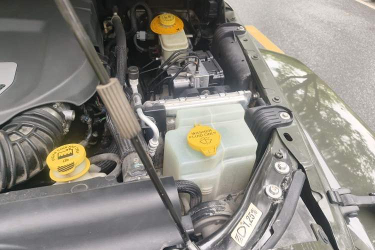 Used Jeep Wrangler 2015 3.0L Sahara Four-Door Comfort Edition Engine Bay Left