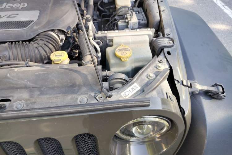 Used Jeep Wrangler 2015 3.6L Rubicon Two-Door Comfort Edition Engine Bay Left