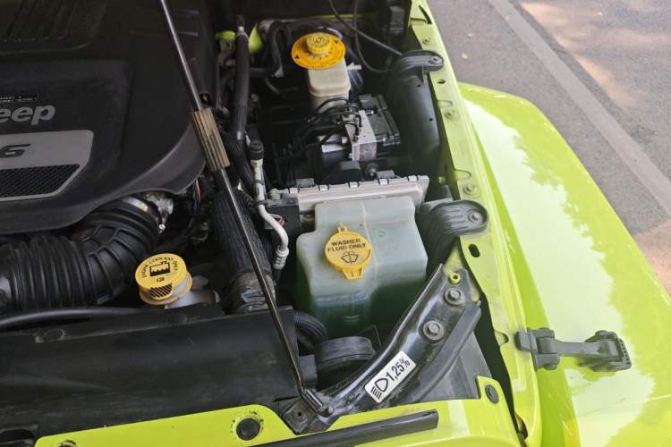 Used Jeep Wrangler 2015 3.0L Sahara Four-Door Comfort Edition Engine Bay Left