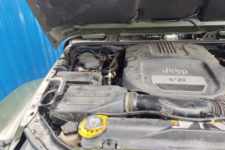 Used Jeep Wrangler 2015 3.0L Sahara Four-Door Comfort Edition Engine Bay Right