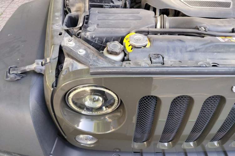 Used Jeep Wrangler 2015 3.6L Rubicon Two-Door Comfort Edition Engine Bay Right