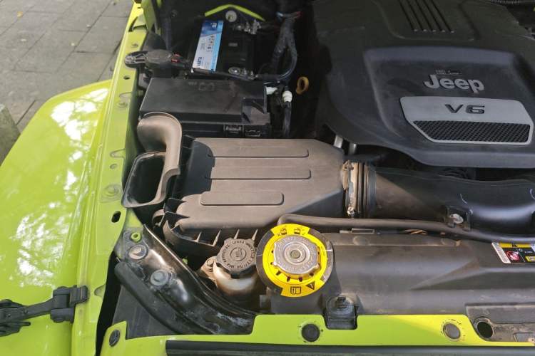 Used Jeep Wrangler 2015 3.0L Sahara Four-Door Comfort Edition Engine Bay Right