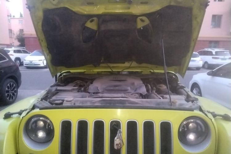 Used Jeep Wrangler 2015 3.0L Sahara Four-Door Comfort Edition Engine Bay