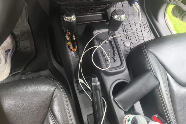 Used Jeep Wrangler 2015 3.0L Sahara Four-Door Comfort Edition Gear Lever