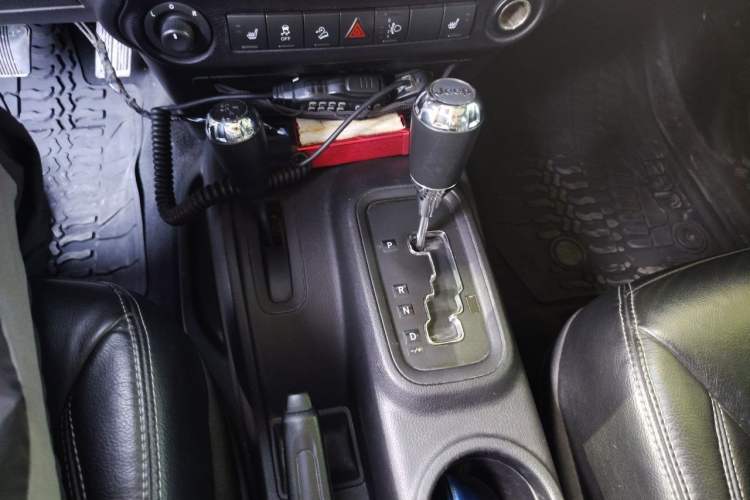 Used Jeep Wrangler 2015 3.6L Rubicon Two-Door Comfort Edition Gear Lever
