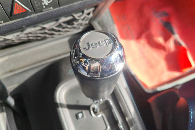 Used Jeep Wrangler 2015 3.0L Sahara Four-Door Edition Gear Lever
