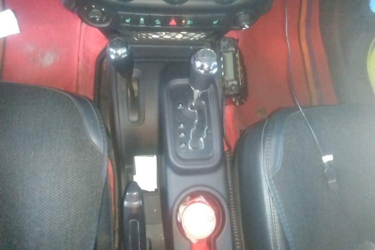 Used Jeep Wrangler 2015 3.0L Sahara Four-Door Comfort Edition Gear Lever