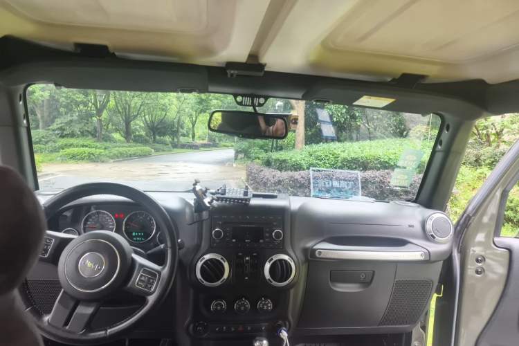 Used Jeep Wrangler 2015 3.0L Sahara Four-Door Comfort Edition Headliner