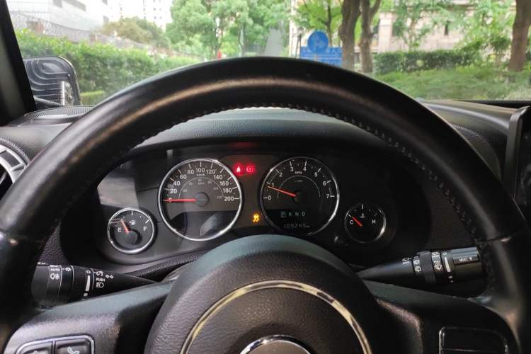 Used Jeep Wrangler 2015 3.6L Rubicon Four-Door Comfort Edition Instrument Cluster