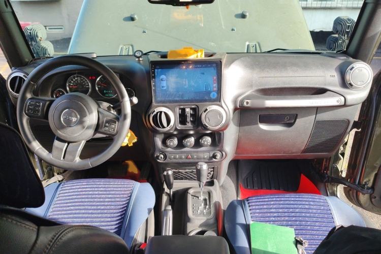 Used Jeep Wrangler 2015 3.0L Sahara Four-Door Edition Interior 2