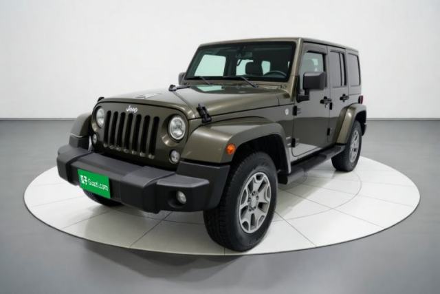 Ojetý Jeep Wrangler 2015 3.0L Sahara Four-Door Comfort Edition