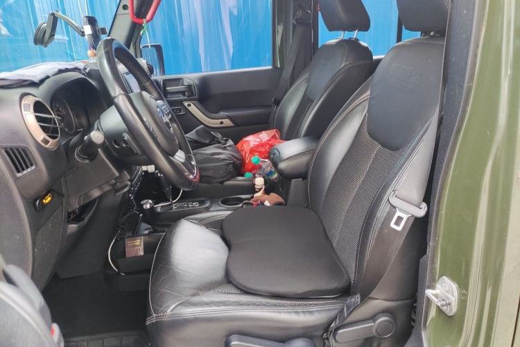 Used Jeep Wrangler 2015 3.0L Sahara Four-Door Comfort Edition Left Front Seat