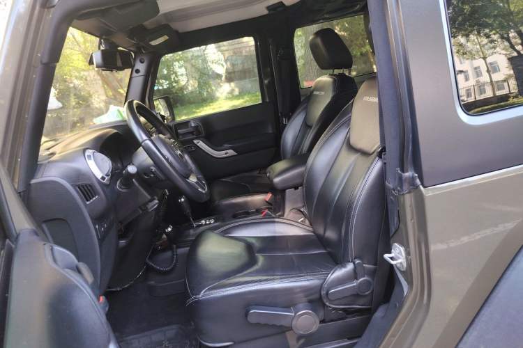 Used Jeep Wrangler 2015 3.6L Rubicon Two-Door Comfort Edition Left Front Seat