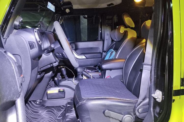 Used Jeep Wrangler 2015 3.0L Sahara Four-Door Comfort Edition Left Front Seat