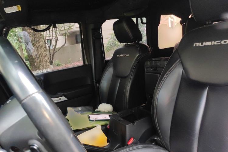 Used Jeep Wrangler 2015 3.6L Rubicon Four-Door Comfort Edition Left Front Seat