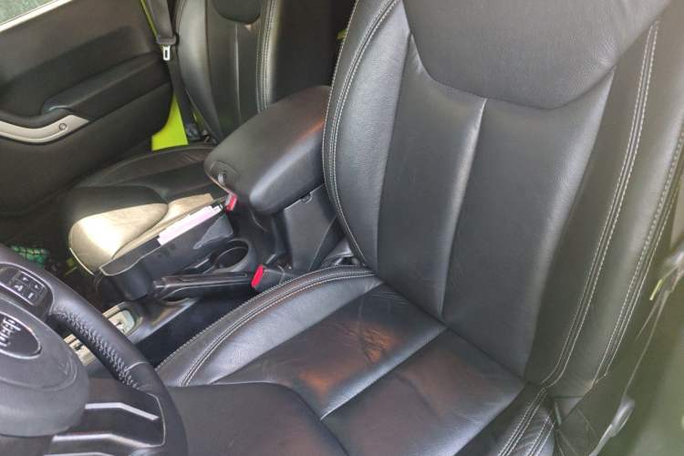 Used Jeep Wrangler 2015 3.0L Sahara Four-Door Comfort Edition Left Front Seat