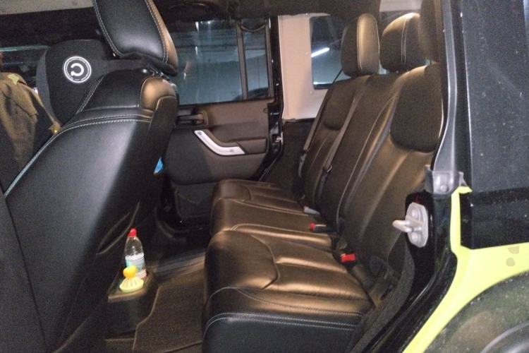 Used Jeep Wrangler 2015 3.0L Sahara Four-Door Comfort Edition Left Rear Seat