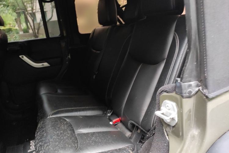 Used Jeep Wrangler 2015 3.6L Rubicon Four-Door Comfort Edition Left Rear Seat