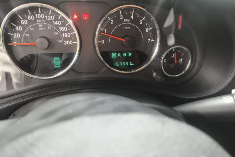 Used Jeep Wrangler 2015 3.0L Sahara Four-Door Comfort Edition Odometer Close Up