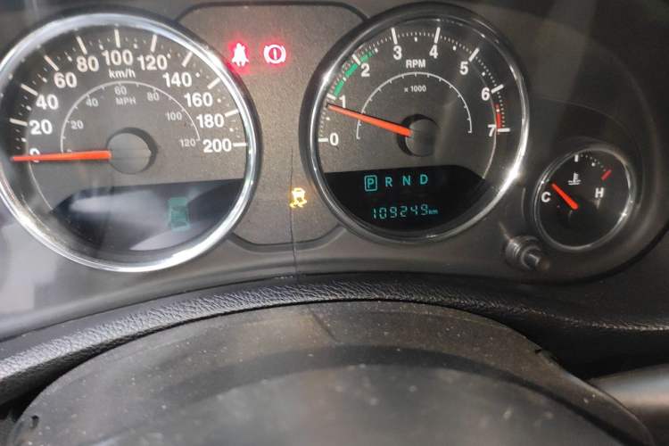 Used Jeep Wrangler 2015 3.6L Rubicon Four-Door Comfort Edition Odometer Close Up