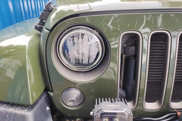 Used Jeep Wrangler 2015 3.0L Sahara Four-Door Comfort Edition Right Front Headlight