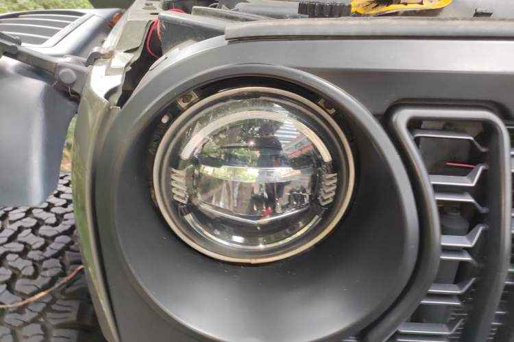 Used Jeep Wrangler 2015 3.6L Rubicon Four-Door Comfort Edition Right Front Headlight