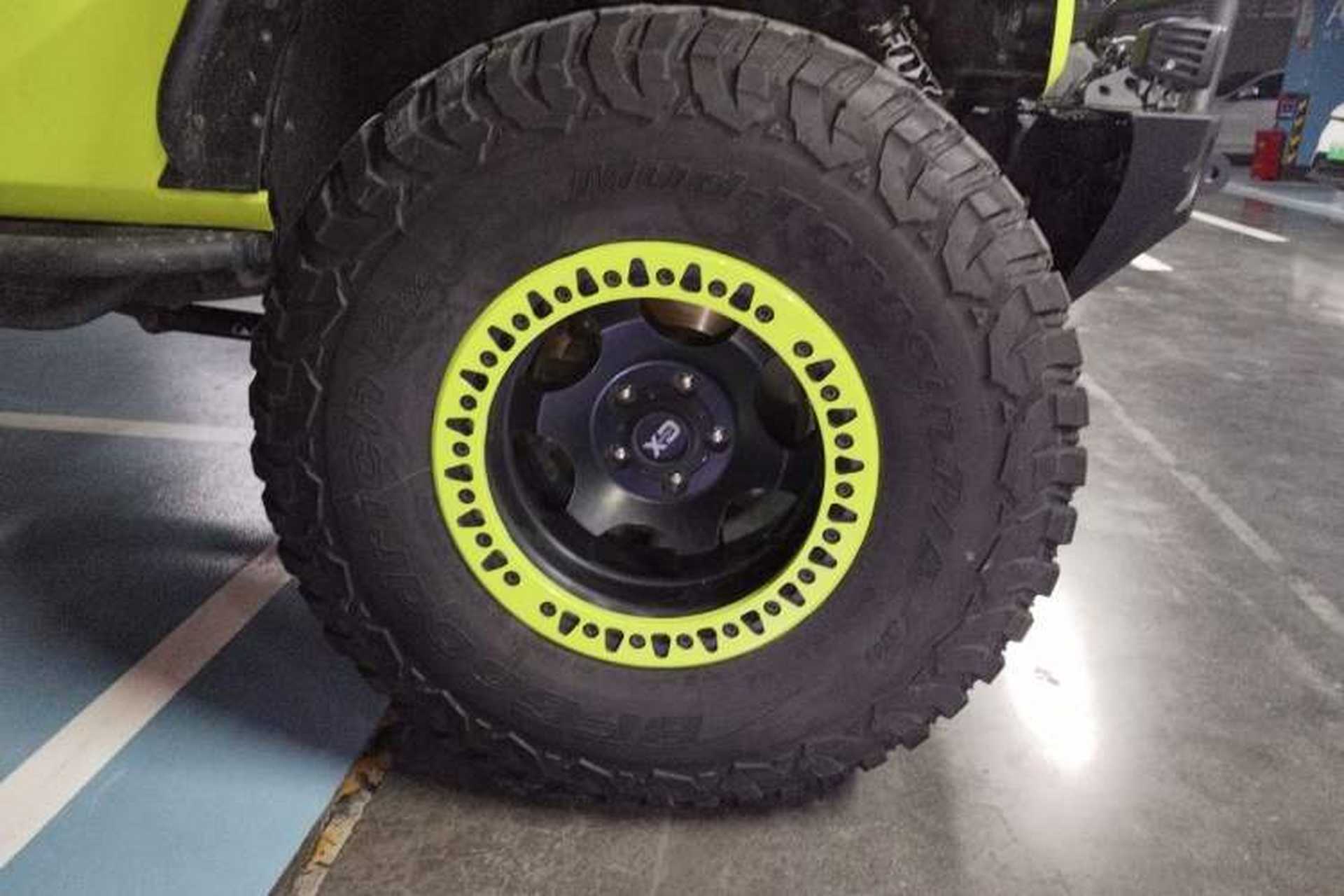 Used Jeep Wrangler 2015 3.0L Sahara Four-Door Comfort Edition Right Front Wheel Hub
