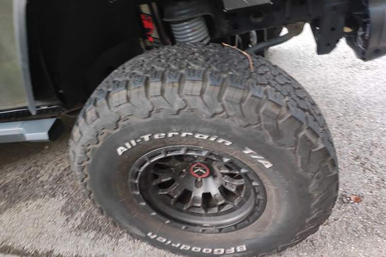 Used Jeep Wrangler 2015 3.6L Rubicon Four-Door Comfort Edition Right Front Wheel Hub
