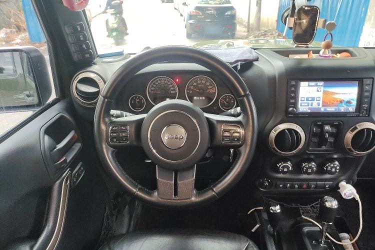 Used Jeep Wrangler 2015 3.0L Sahara Four-Door Comfort Edition Steering Wheel