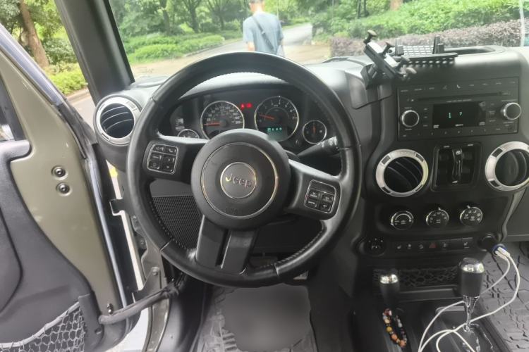 Used Jeep Wrangler 2015 3.0L Sahara Four-Door Comfort Edition Steering Wheel