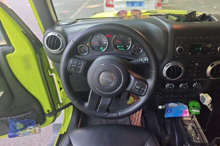 Used Jeep Wrangler 2015 3.0L Sahara Four-Door Comfort Edition Steering Wheel