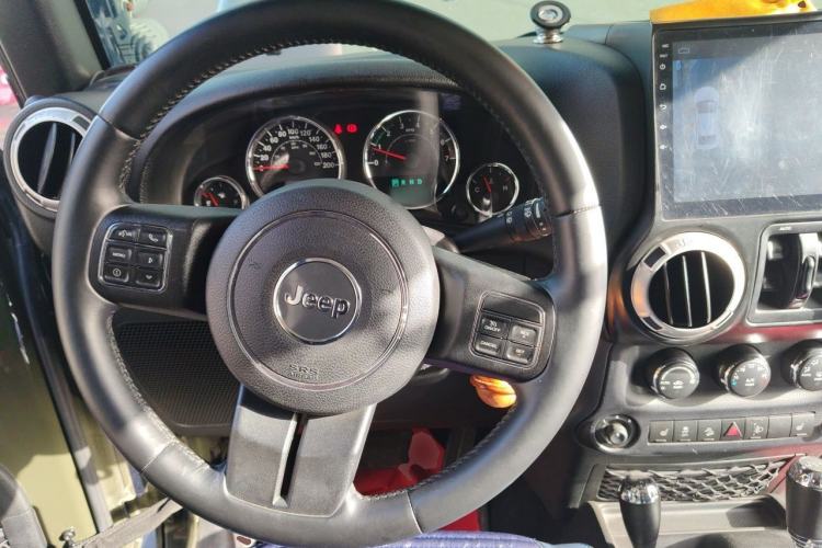 Used Jeep Wrangler 2015 3.0L Sahara Four-Door Edition Steering Wheel