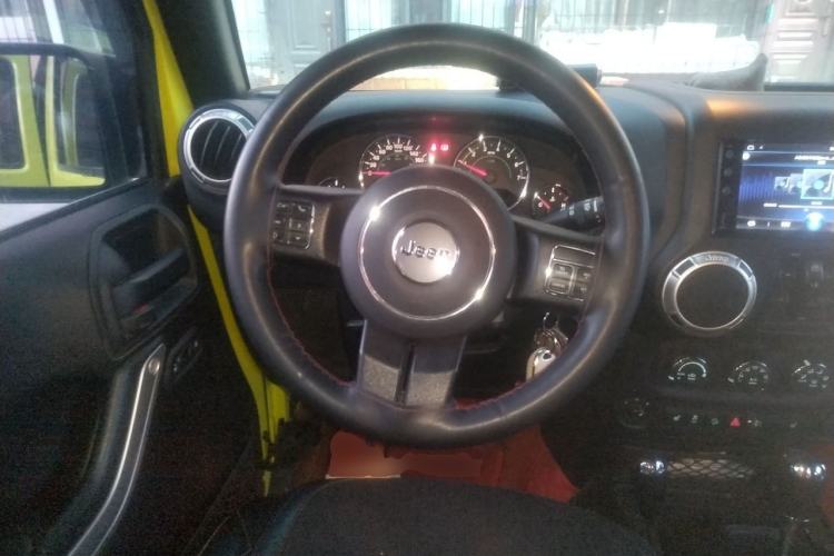 Used Jeep Wrangler 2015 3.0L Sahara Four-Door Comfort Edition Steering Wheel