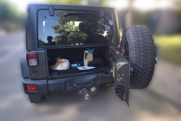 Used Jeep Wrangler 2015 3.6L Rubicon Two-Door Comfort Edition Trunk