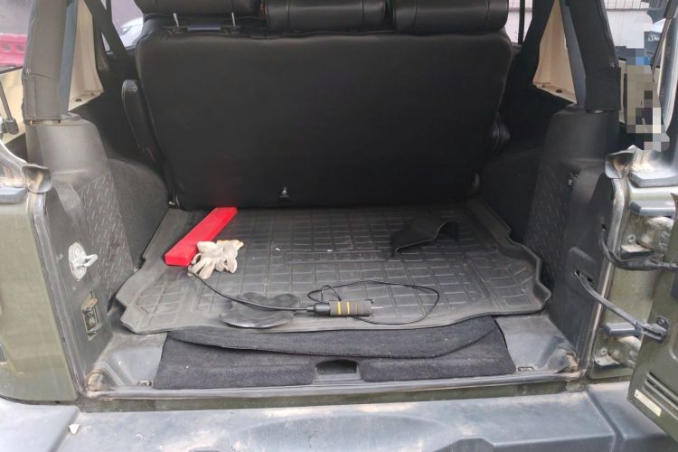 Used Jeep Wrangler 2015 3.0L Sahara Four-Door Edition Trunk