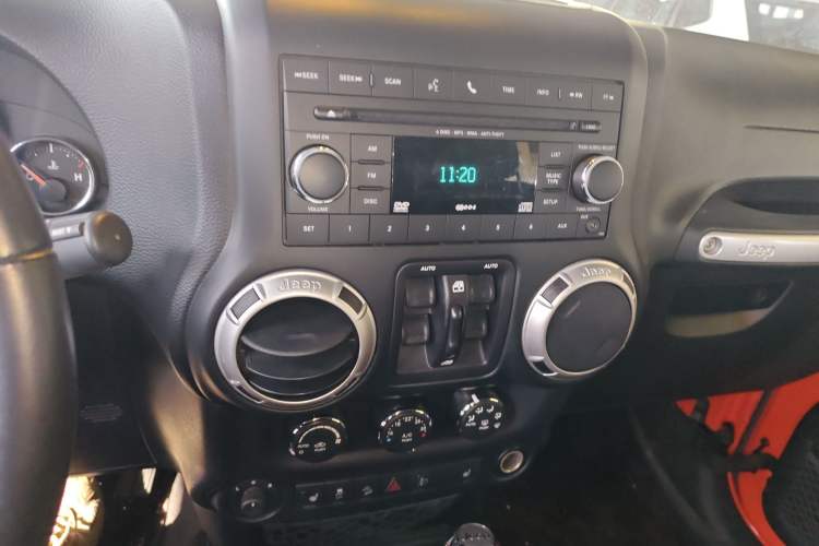 Used Jeep Wrangler 2015 3.0L Sahara Four-Door Edition Audio And AC Panel