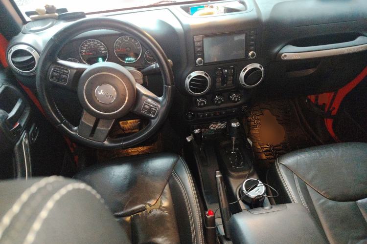 Used Jeep Wrangler 2015 3.0L Sahara Four-Door Edition Center Console