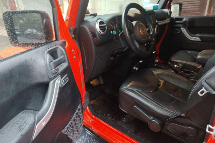 Used Jeep Wrangler 2015 3.0L Sahara Four-Door Edition Driver Seat