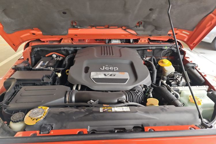 Used Jeep Wrangler 2015 3.0L Sahara Four-Door Edition Engine Bay