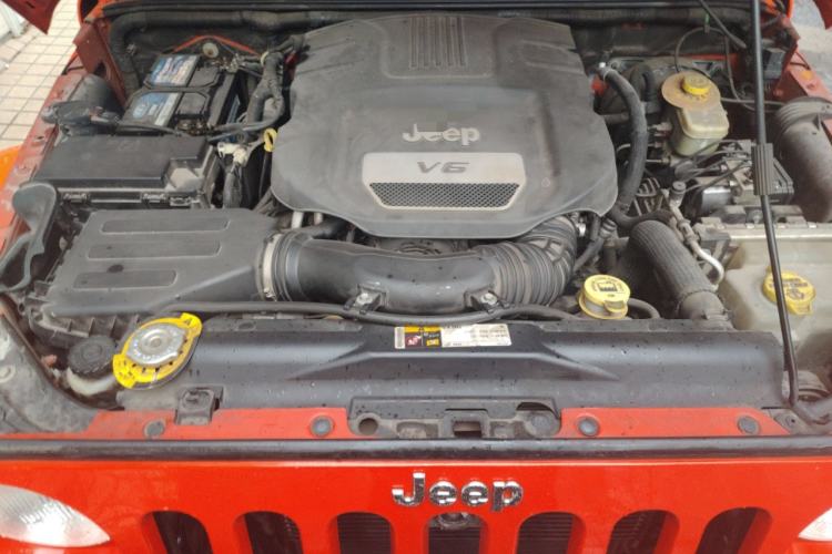 Used Jeep Wrangler 2015 3.0L Sahara Four-Door Edition Engine Bay