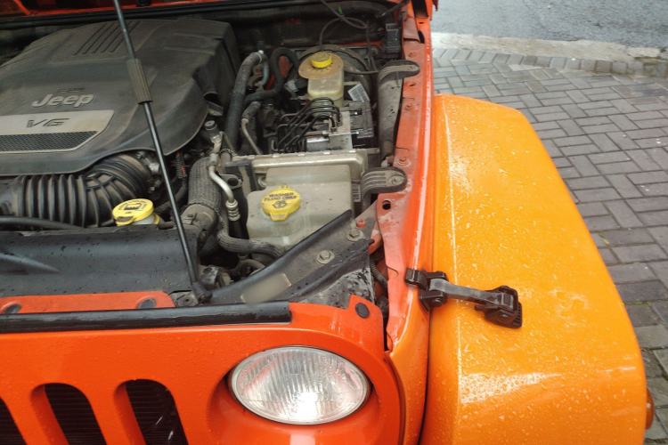 Used Jeep Wrangler 2015 3.0L Sahara Four-Door Edition Engine Bay Left