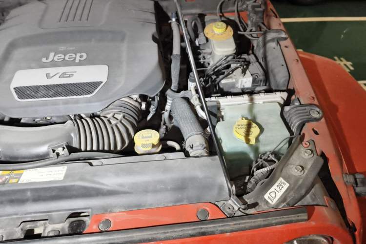 Used Jeep Wrangler 2015 3.0L Sahara Four-Door Comfort Edition Engine Bay Left