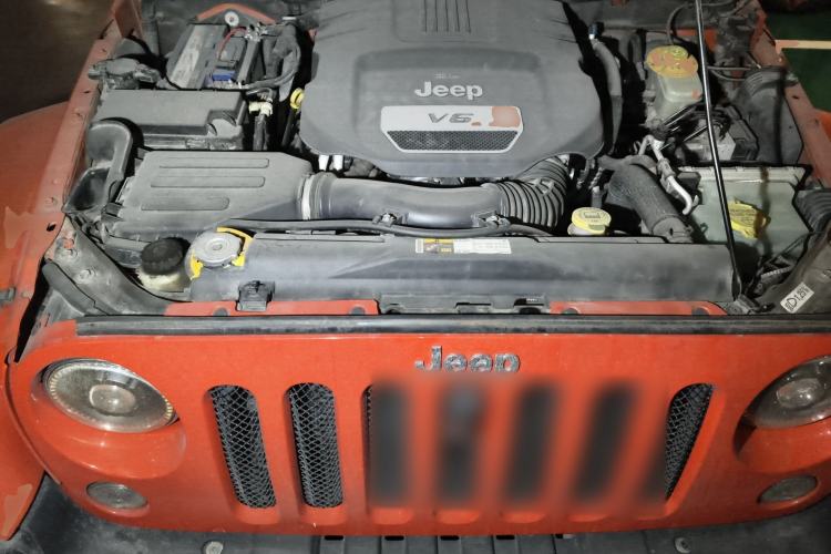 Used Jeep Wrangler 2015 3.0L Sahara Four-Door Comfort Edition Engine Bay