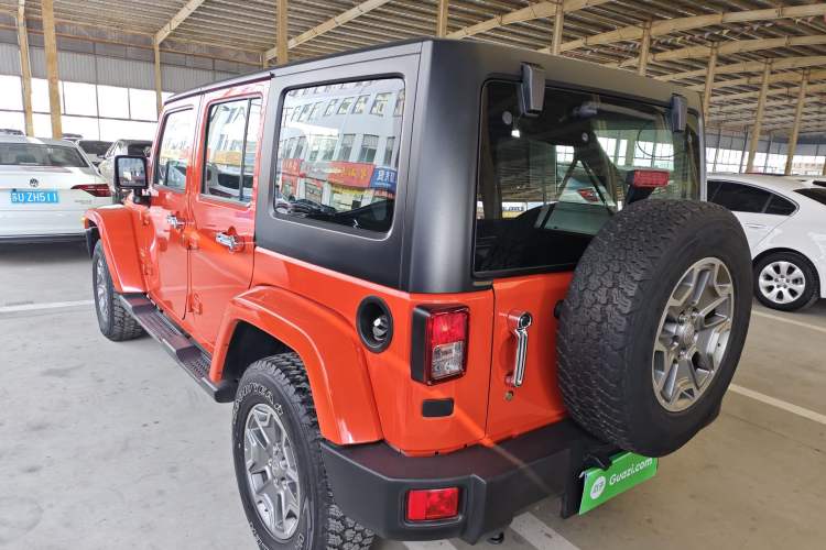 Used Jeep Wrangler 2015 3.0L Sahara Four-Door Edition Exterior 2