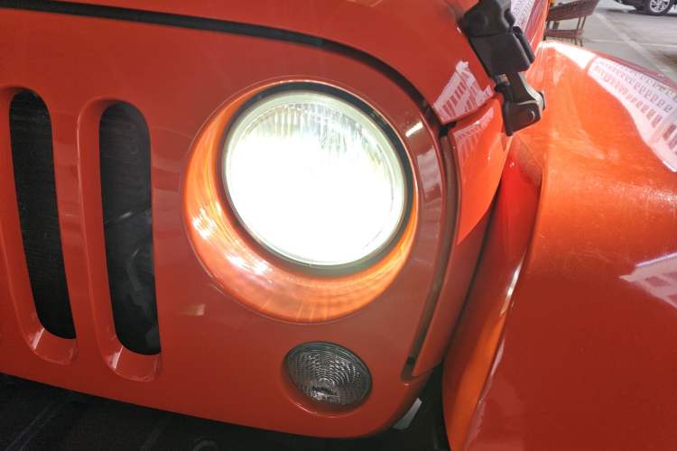 Used Jeep Wrangler 2015 3.0L Sahara Four-Door Edition Left Front Headlight
